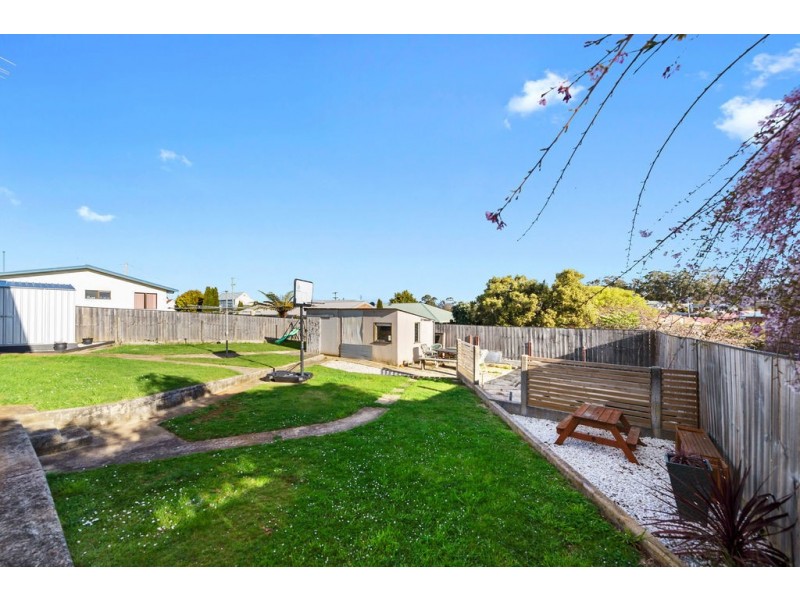 1 Lakin Street, West Ulverstone TAS 7315