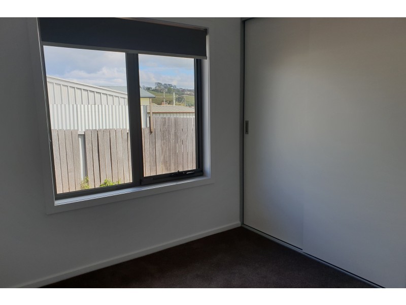2/2 Tandara Place, East Devonport TAS 7310