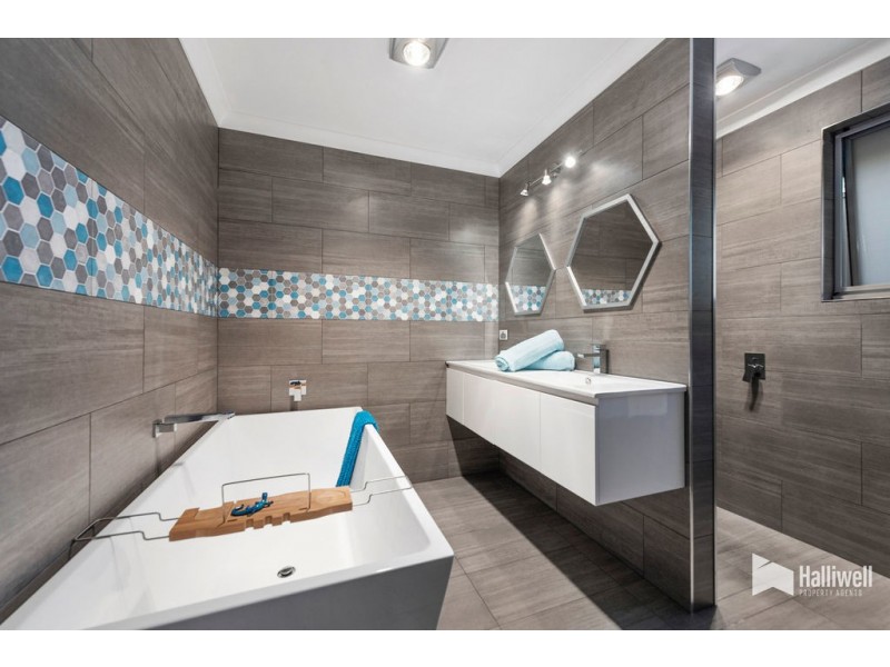 11 Haven Drive, Shearwater TAS 7307