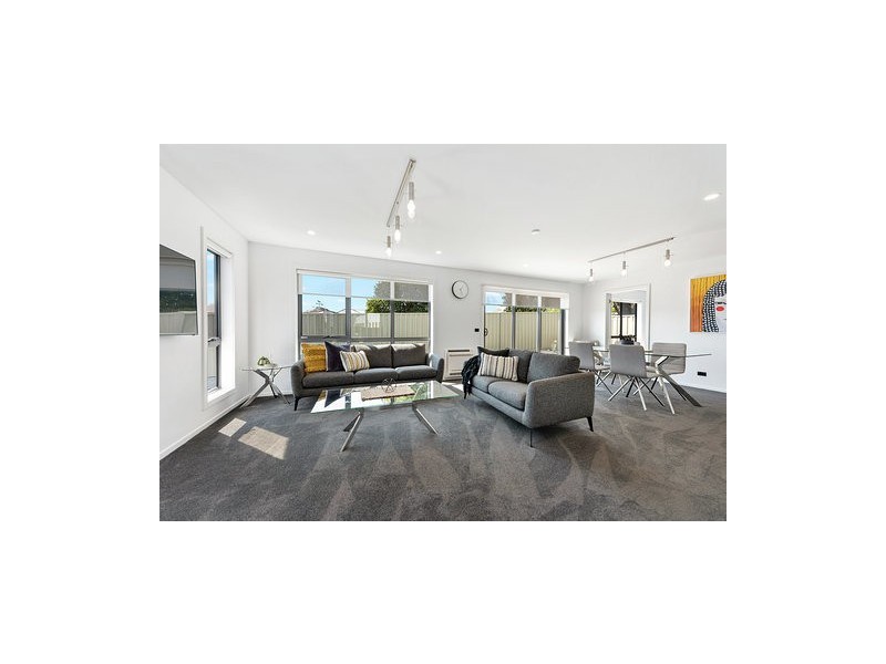 2/14 Henry Street, Devonport TAS 7310