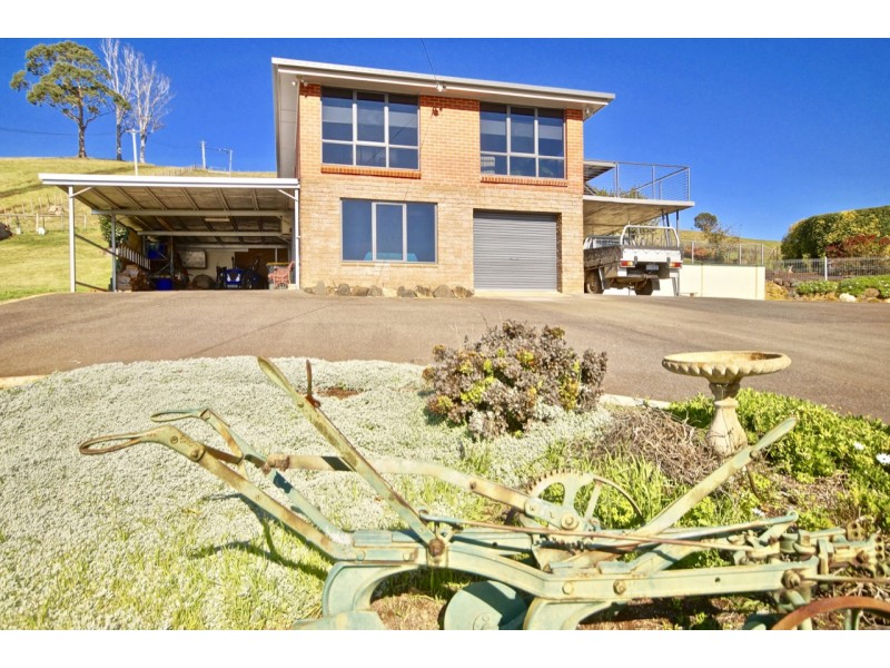 243 Penguin Road, West Ulverstone TAS 7315
