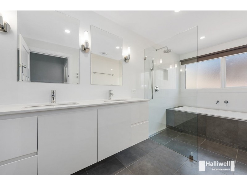 54 Appledore Street, Miandetta TAS 7310