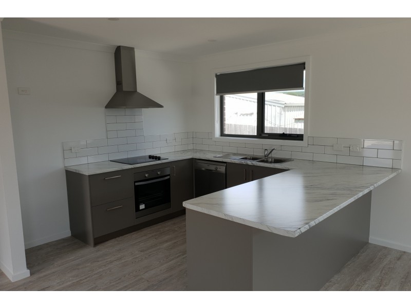 2/2 Tandara Place, East Devonport TAS 7310