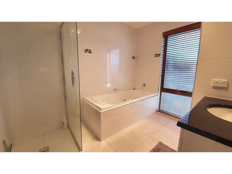 2 Inlet Court, Shearwater TAS 7307