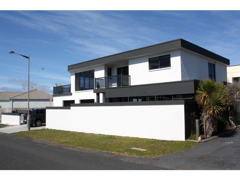 1/2 Vine Street, Hawley Beach TAS 7307