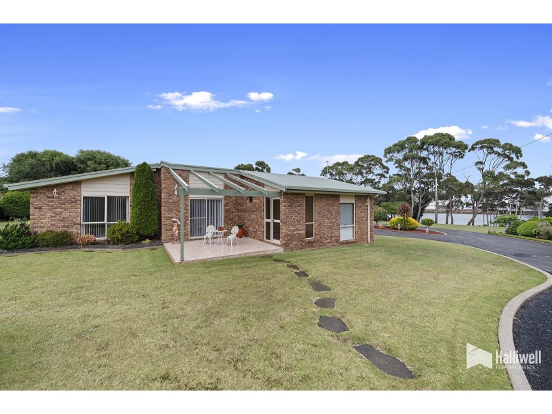 28 River Road, Ambleside TAS 7310