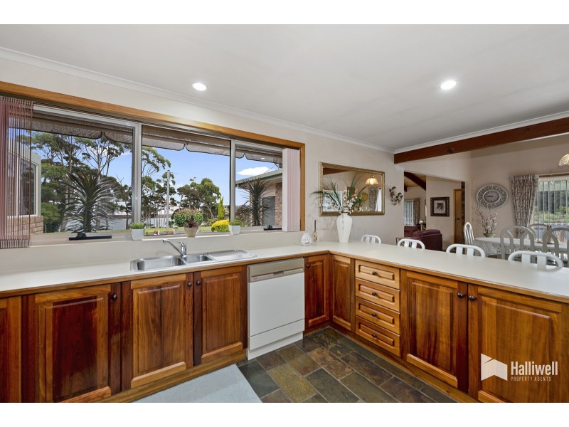 28 River Road, Ambleside TAS 7310