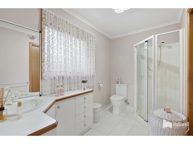 28 River Road, Ambleside TAS 7310