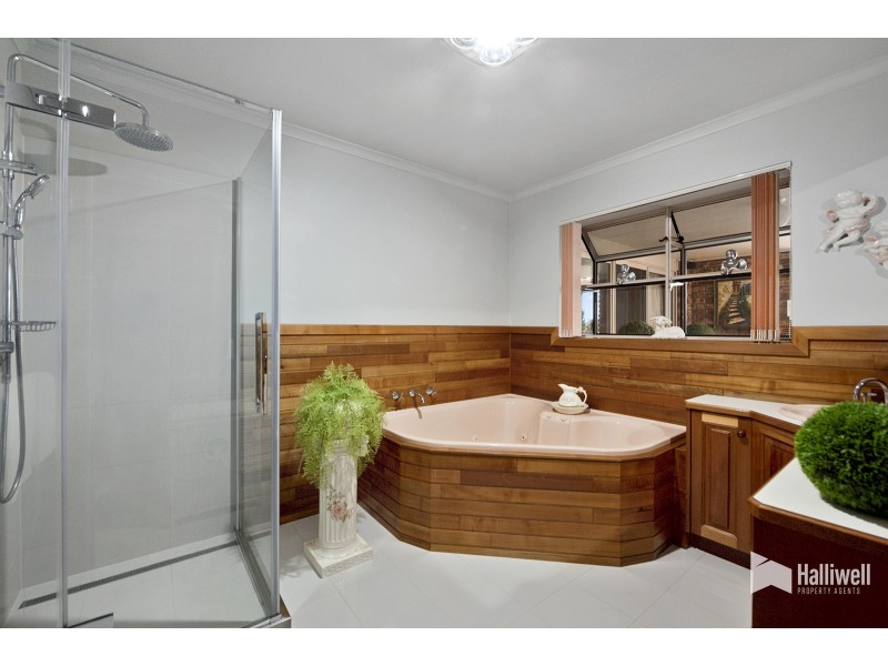 28 River Road, Ambleside TAS 7310