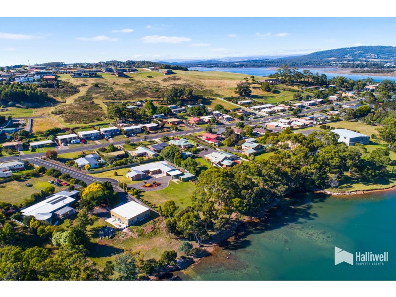 28 River Road, Ambleside TAS 7310