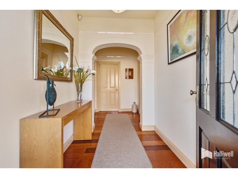 4 Malunnah Close, Devonport TAS 7310