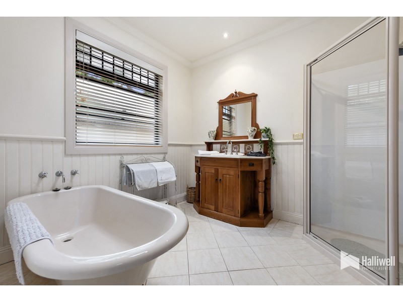 4 Malunnah Close, Devonport TAS 7310