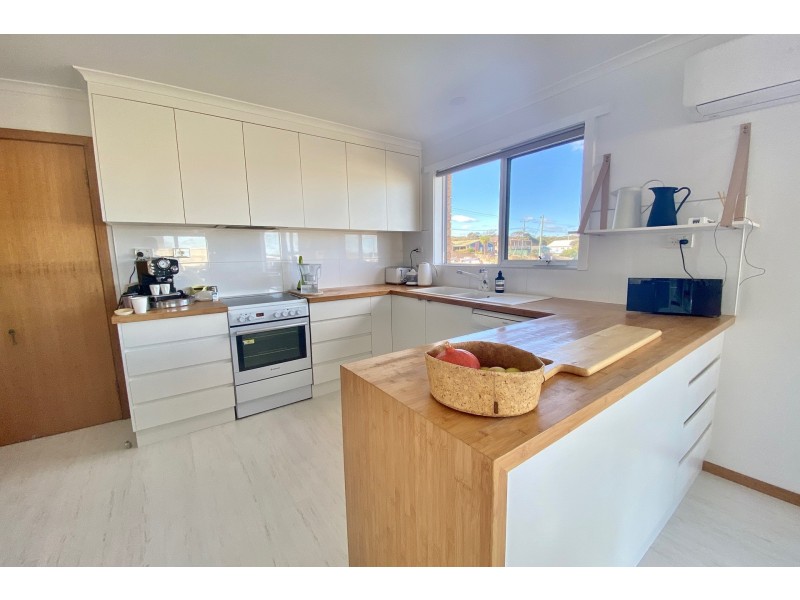 2/17 Dumbleton Street, Hawley Beach TAS 7307