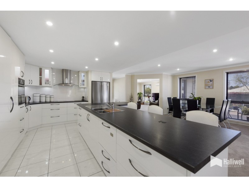 17 Tugrah Road, Stony Rise TAS 7310