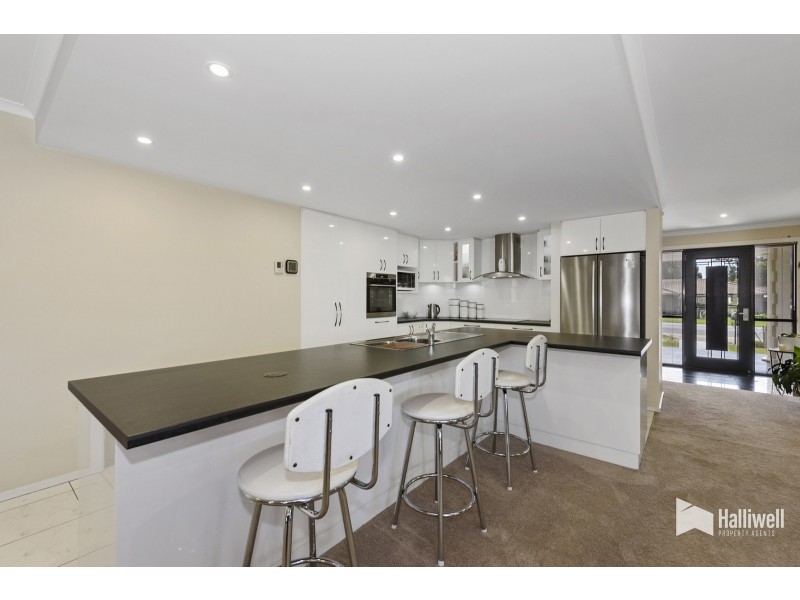 17 Tugrah Road, Stony Rise TAS 7310