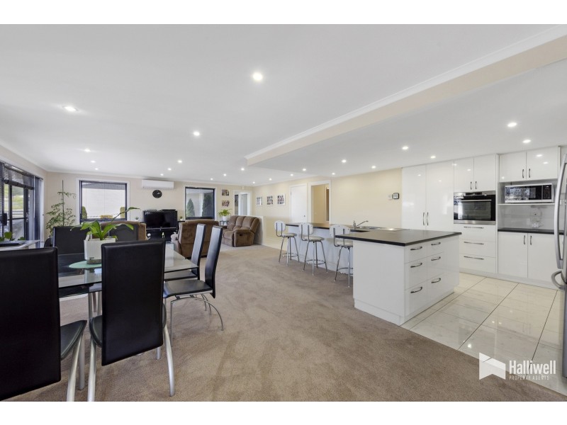 17 Tugrah Road, Stony Rise TAS 7310