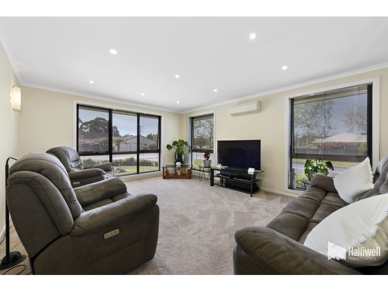 17 Tugrah Road, Stony Rise TAS 7310