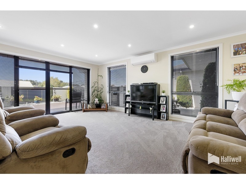 17 Tugrah Road, Stony Rise TAS 7310