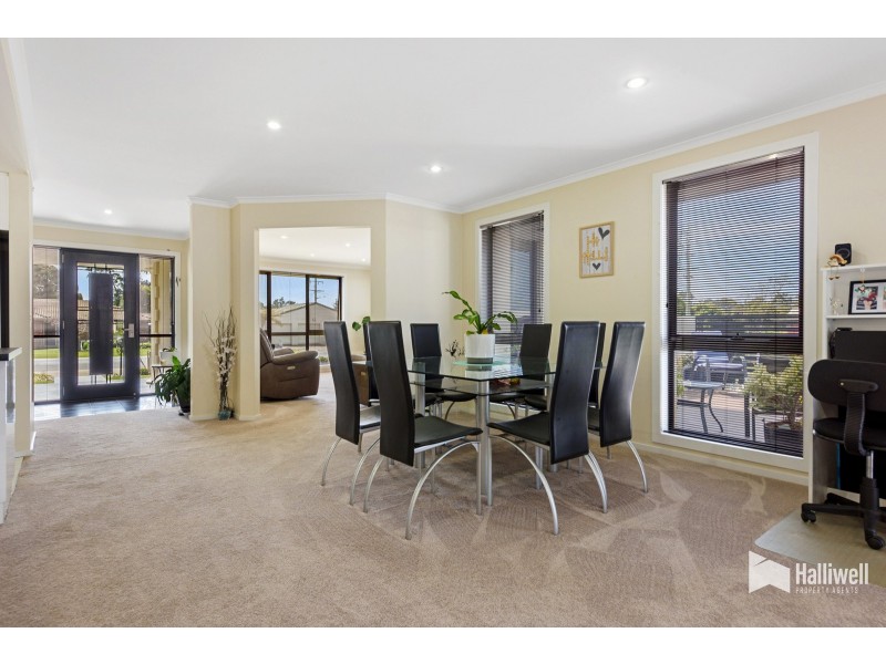 17 Tugrah Road, Stony Rise TAS 7310