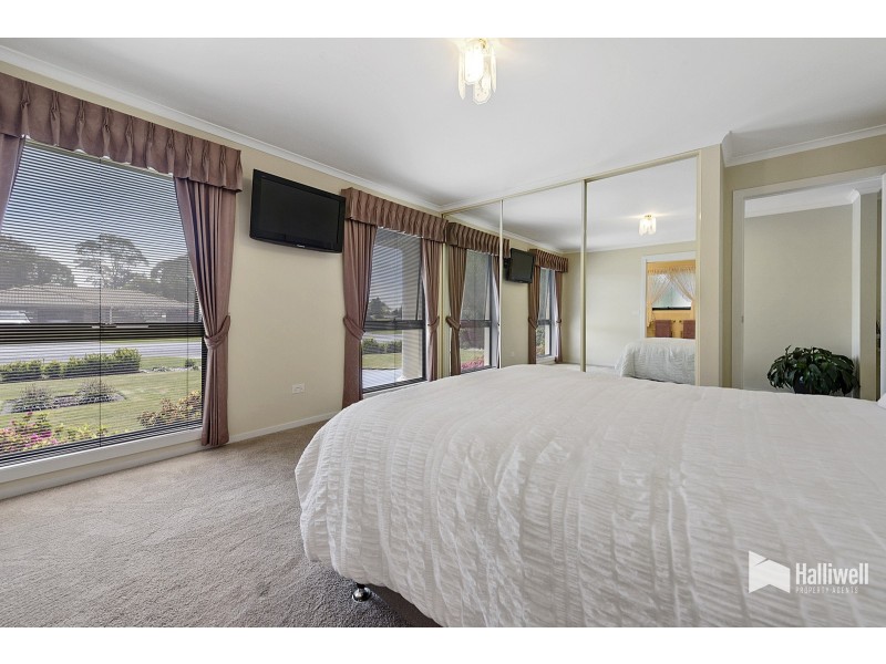 17 Tugrah Road, Stony Rise TAS 7310