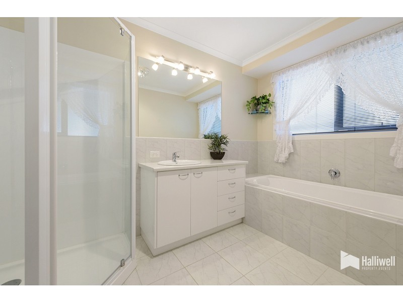 17 Tugrah Road, Stony Rise TAS 7310