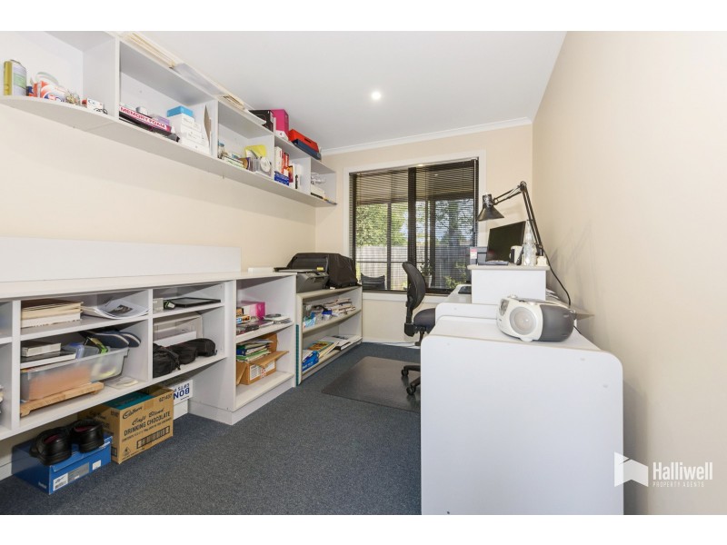 17 Tugrah Road, Stony Rise TAS 7310