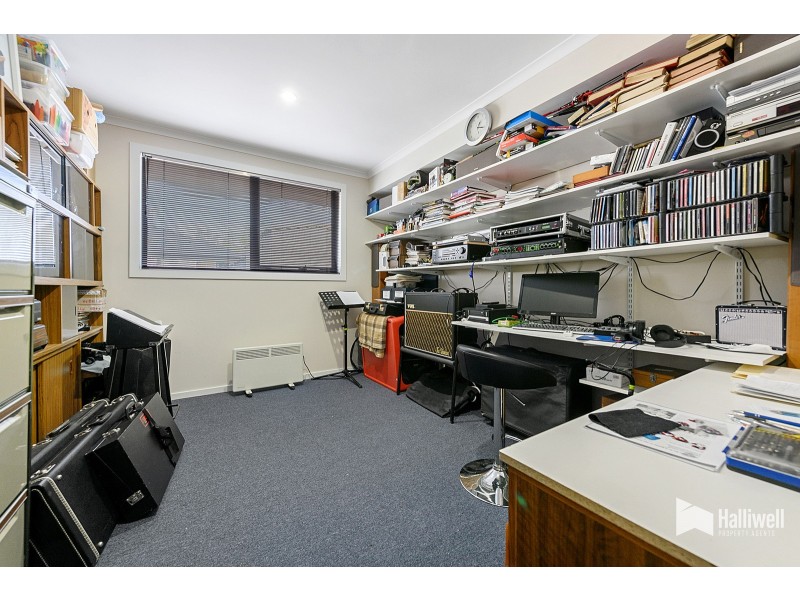 17 Tugrah Road, Stony Rise TAS 7310