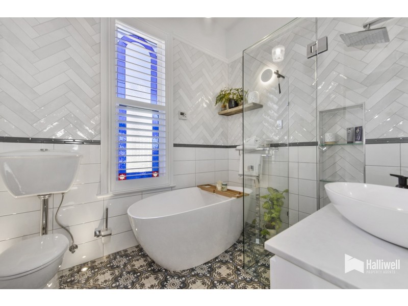 22 Victoria Parade, Devonport TAS 7310