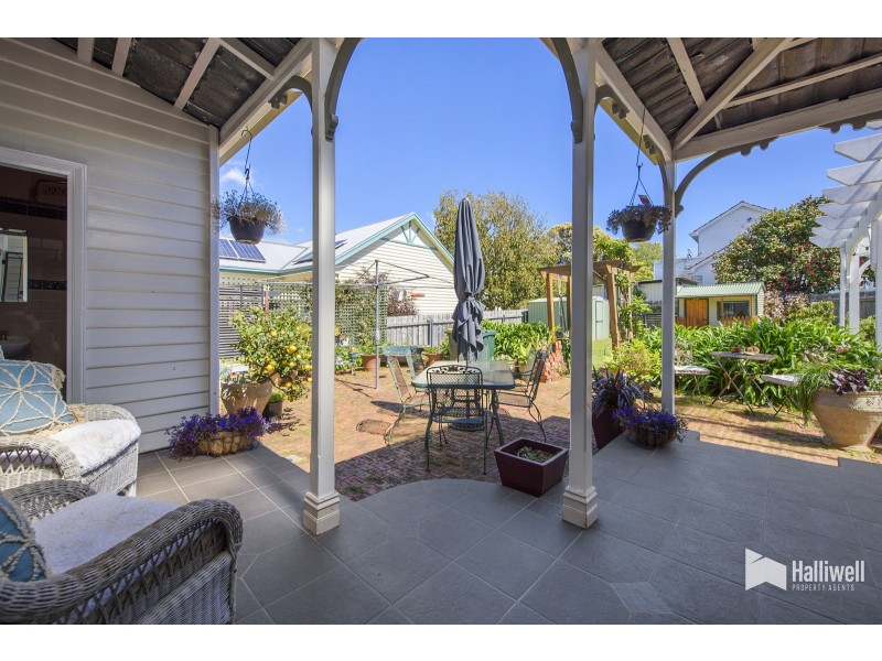 22 Victoria Parade, Devonport TAS 7310