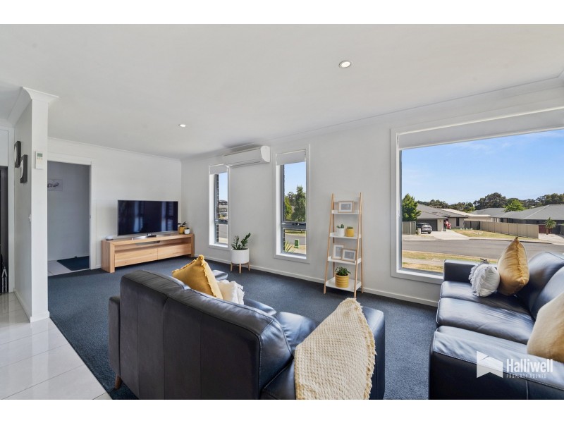 16 Washington Drive, Stony Rise TAS 7310