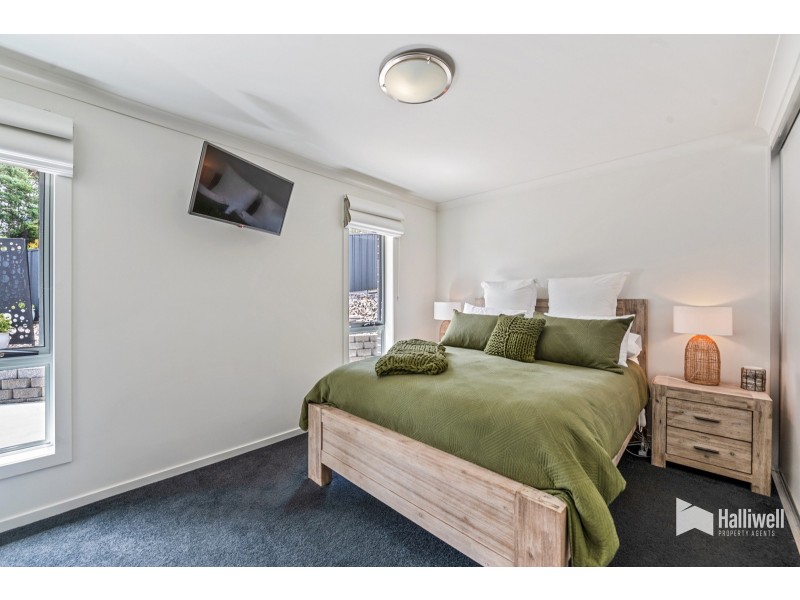 16 Washington Drive, Stony Rise TAS 7310
