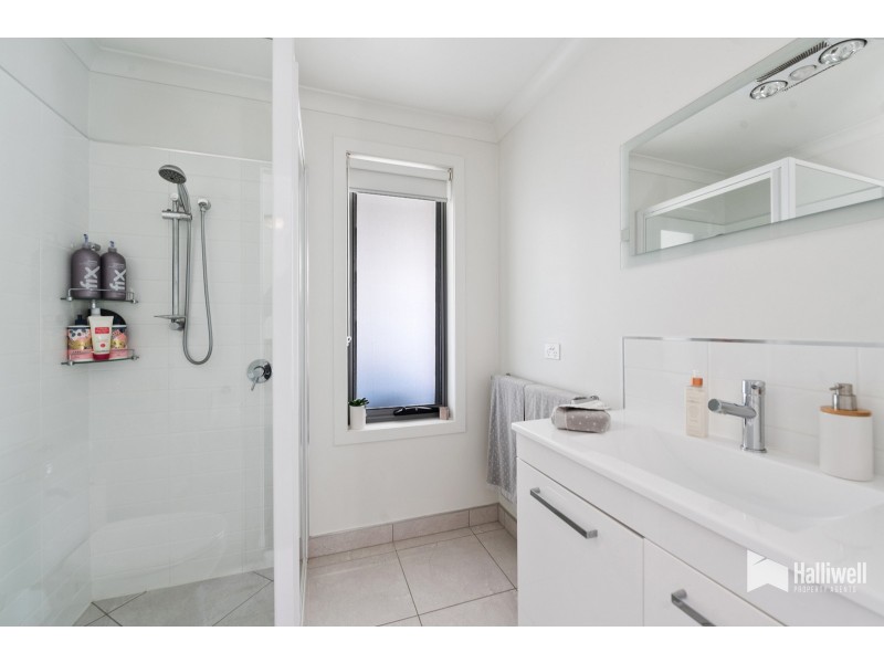 16 Washington Drive, Stony Rise TAS 7310