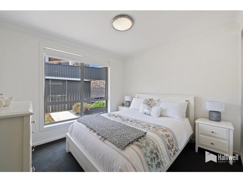 16 Washington Drive, Stony Rise TAS 7310