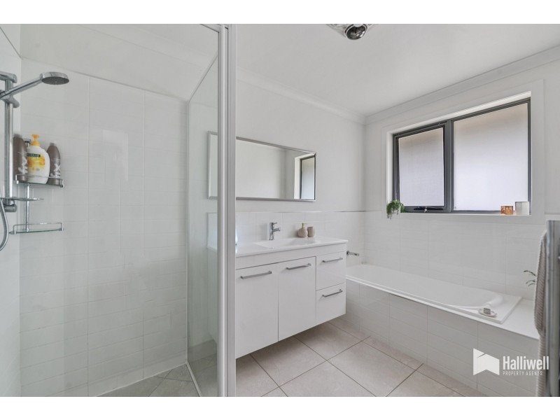 16 Washington Drive, Stony Rise TAS 7310