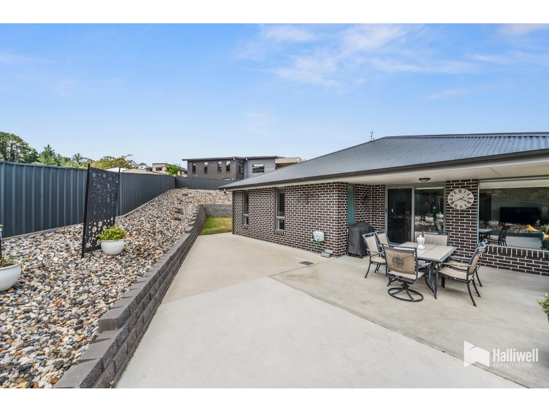 16 Washington Drive, Stony Rise TAS 7310