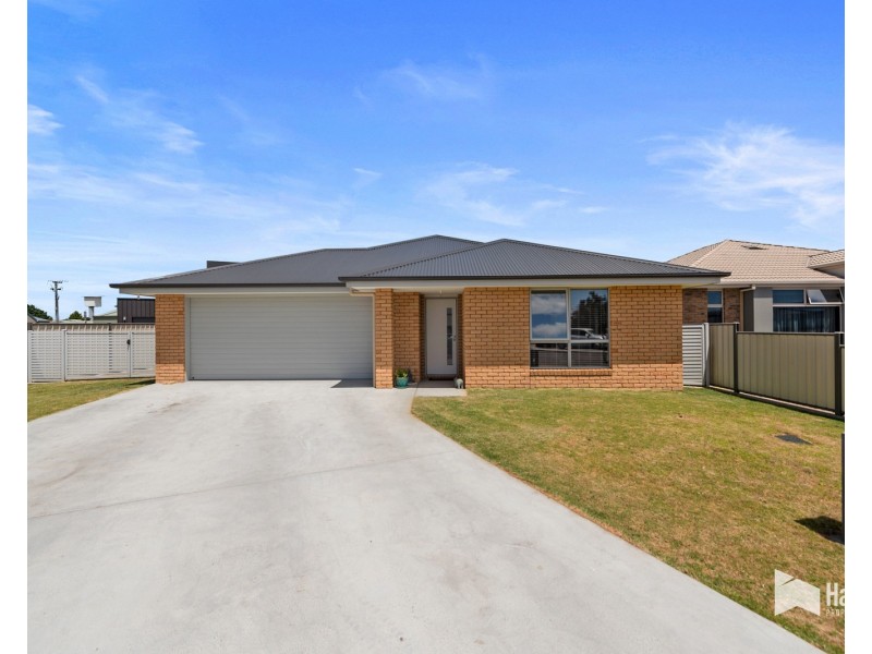 9 Charlotte Gardens, Devonport TAS 7310