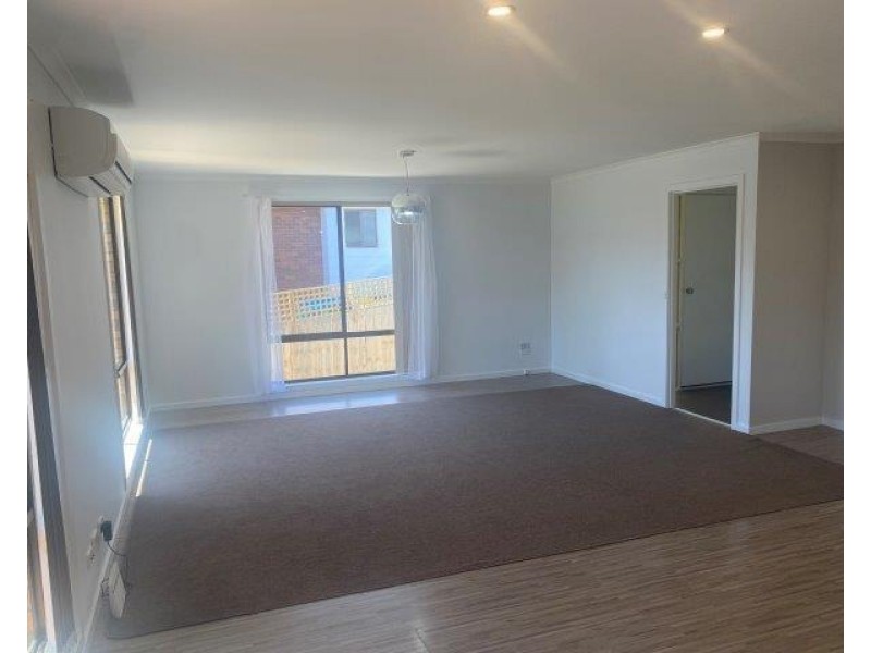 8 Lawrence Drive, Devonport TAS 7310