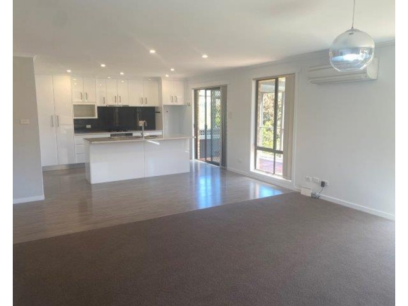 8 Lawrence Drive, Devonport TAS 7310