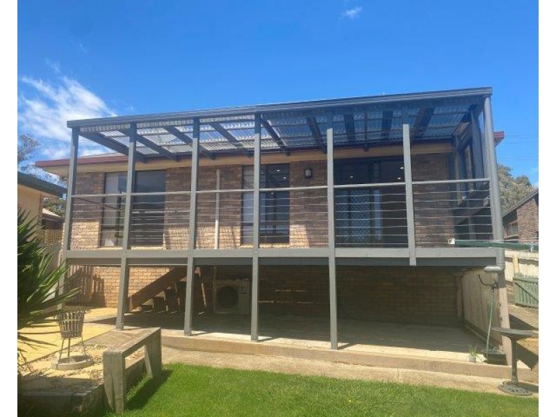 8 Lawrence Drive, Devonport TAS 7310