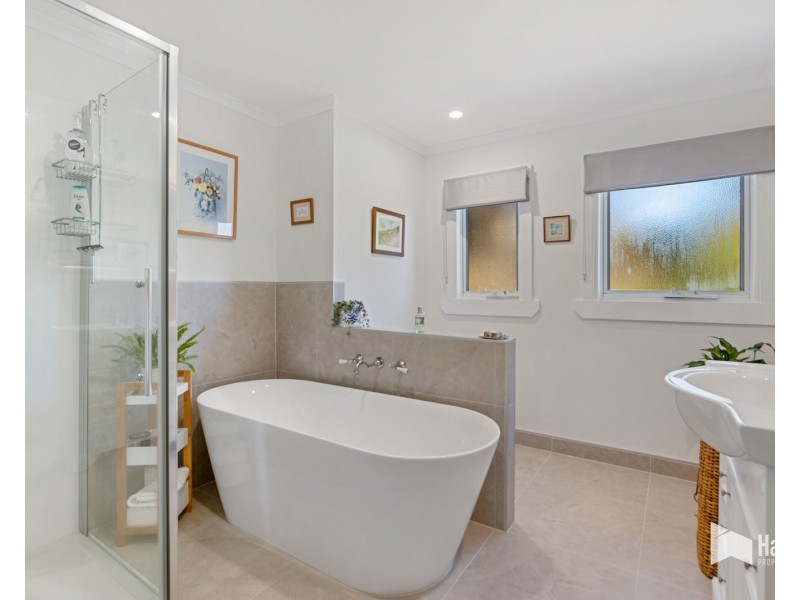 123 River Road, Ambleside TAS 7310