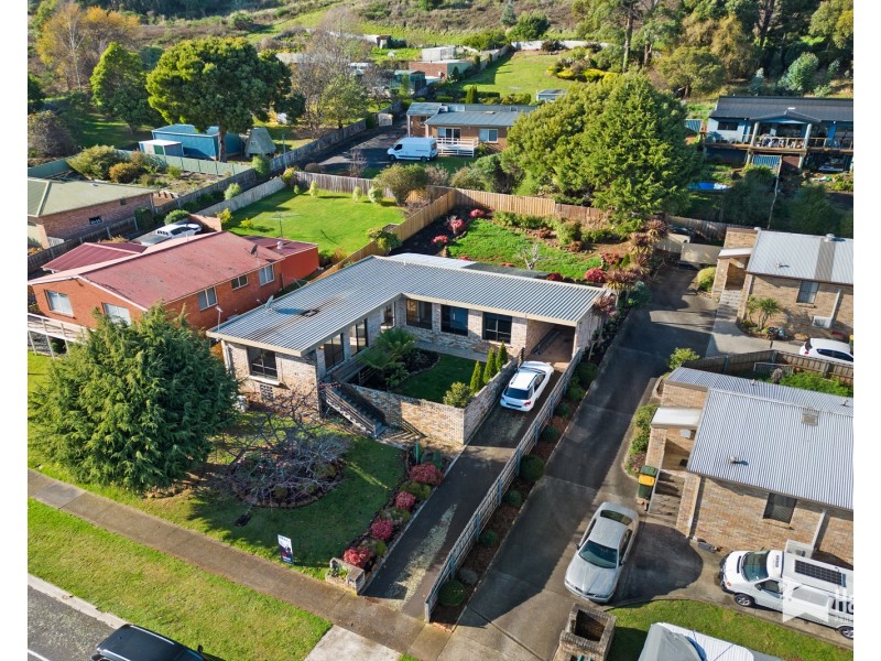 35 River Road, Ambleside TAS 7310