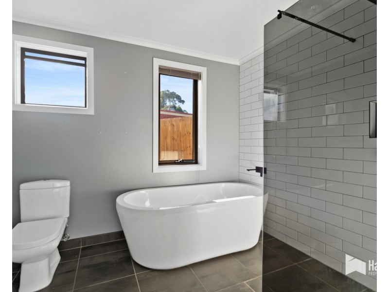 35 River Road, Ambleside TAS 7310