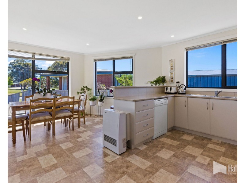 3 College Court, Devonport TAS 7310