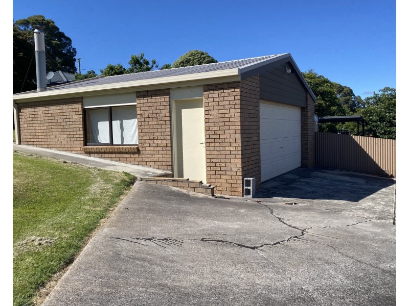 7 River Road, Ambleside TAS 7310