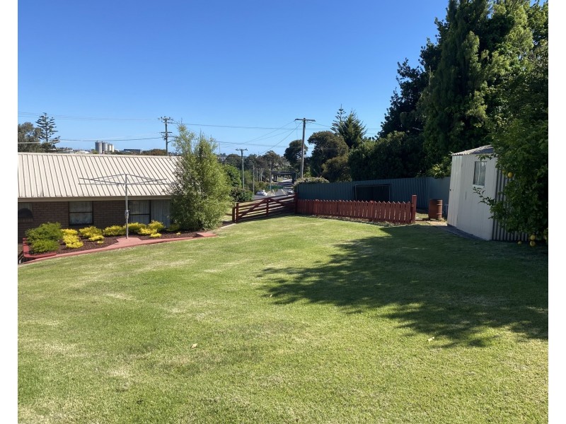 7 River Road, Ambleside TAS 7310