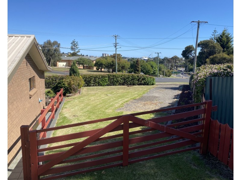 7 River Road, Ambleside TAS 7310