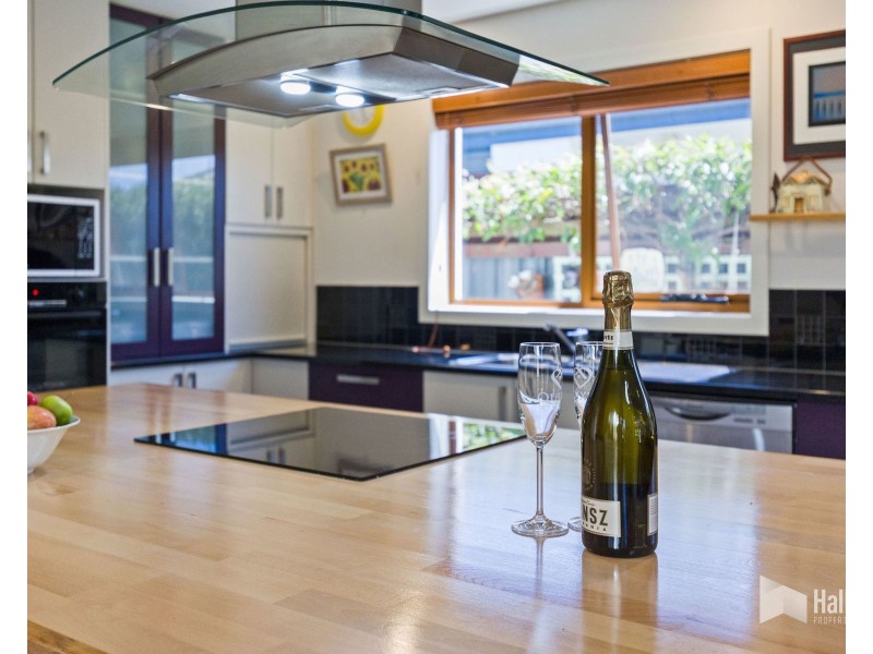 2 Inlet Court, Shearwater TAS 7307