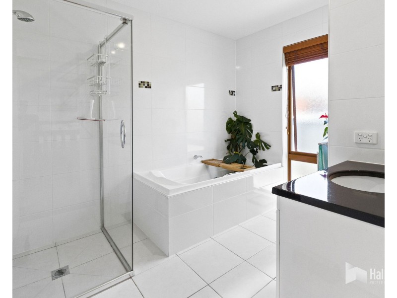 2 Inlet Court, Shearwater TAS 7307