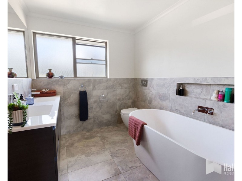 15 Autumn Drive, Ambleside TAS 7310