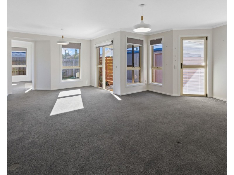 2/15 Club Drive, Shearwater TAS 7307